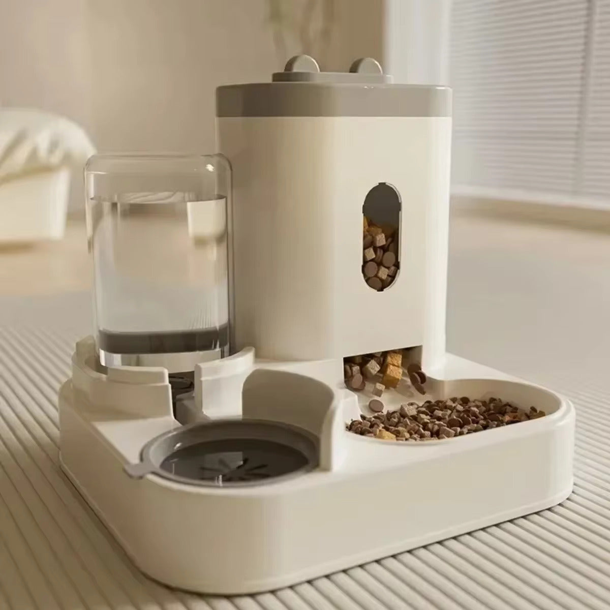 Pet feeder